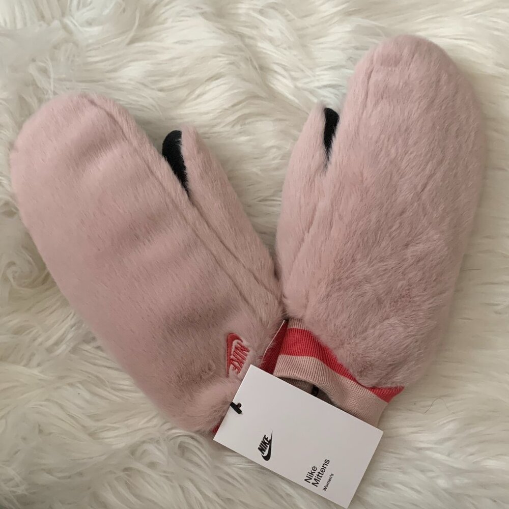 NIKE Warm Fuzzy Faux Fur Mittens in Oxford Pink Sz M/L